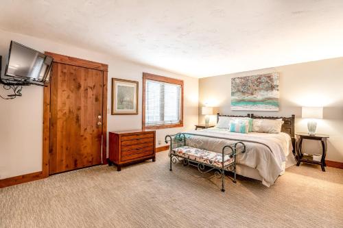 a bedroom with a bed and a flat screen tv at Beaver Creek West Mountain Condo in Avon