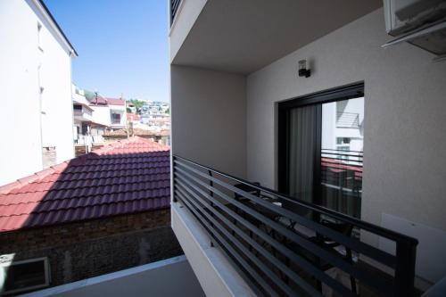 Μπαλκόνι ή βεράντα στο MOHO Residences Downtown Korca-Republika Boulevard