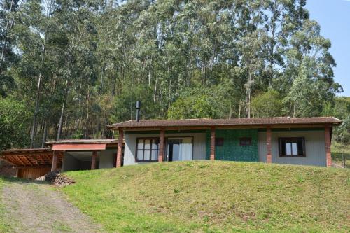 a small house on top of a grassy hill at Pousada Santa Teresa in São Miguel dʼOeste