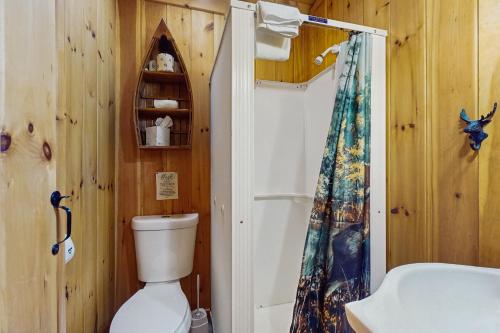 Ένα μπάνιο στο Cozy Cabin
