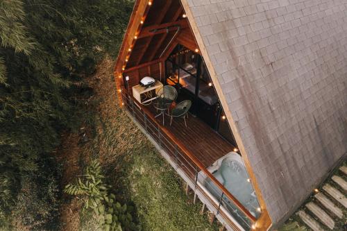 an overhead view of a boat with a table and chairs at KABINE in El Peñol