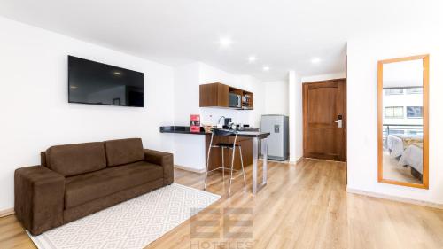 Kuchyň nebo kuchyňský kout v ubytování Leblón Suites Hotel