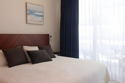 Una cama o camas en una habitación de Refugio marino, alberca y playa