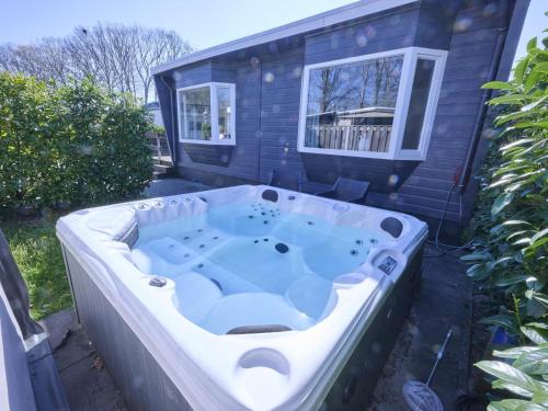 a hot tub in the backyard of a house at t Kaatsheuveltje 6 in Sprang-Capelle
