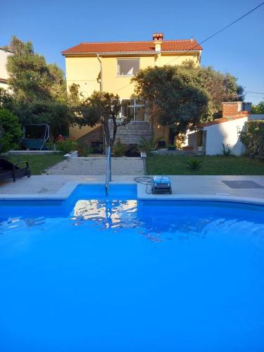 Family-friendly apartments with swimming pools Banjol, Rab - 5007