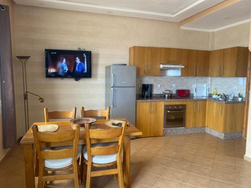 Η κουζίνα ή μικρή κουζίνα στο A8 MAISON BLANCHE IMI OUADDAR