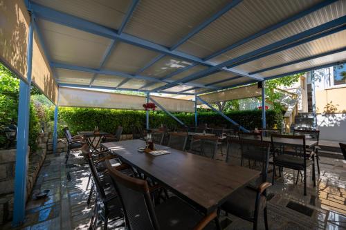 Reštaurácia alebo iné gastronomické zariadenie v ubytovaní Apartment Vrsi - Mulo 3276a