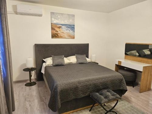 Apartments with parking space Okrug Gornji, Ciovo - 23007