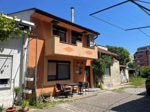 Courtyard Flats House URBAN STAY