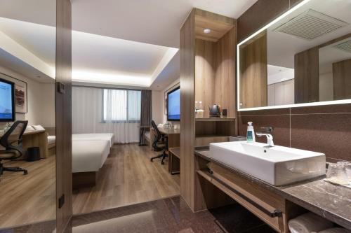 Atour Hotel (Suzhou Wujiang)にあるベッド
