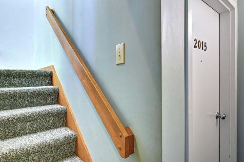Gambar di galeri bagi Modern Stay in Mont-Tremblant with Free Parking & Free WiFi Access di Mont-Tremblant