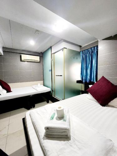 KK Hotel - Hostel - 24 hrs Reception in Flat C1 & C2, Tsim Sha Tsui Building, 83-97 Nathan Road, Tsim Sha Tsui, Kowloon