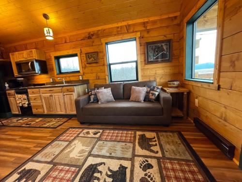 a living room with a couch in a cabin at Sockeye Cabin in Seward