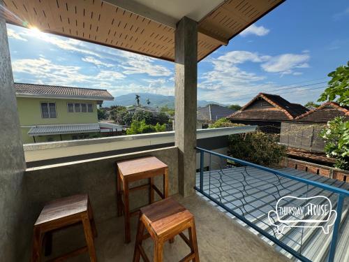 Balkón nebo terasa v ubytování Thursday House Great for work and rest near city and nature