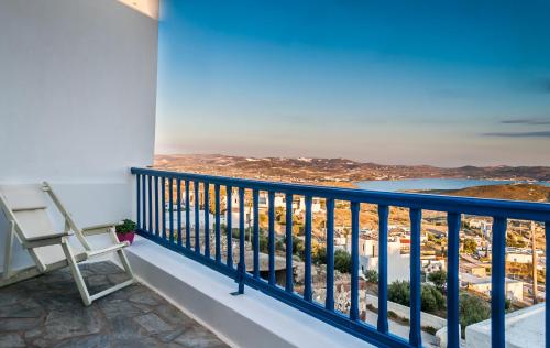 Φωτογραφία από το άλμπουμ του Nearchos House στην Πλάκα Μήλου