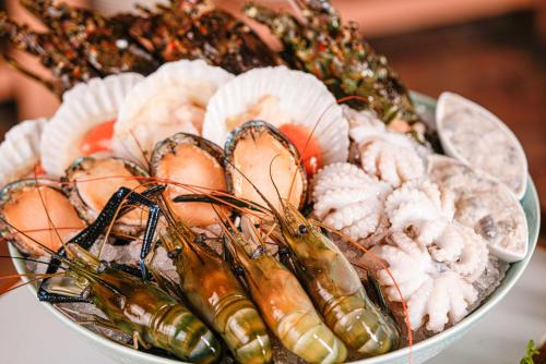 a bowl of shrimp and other seafood on a plate at Hyatt Regency Hengqin-Free shuttle bus to Chimelong Ocean Kingdom & Hengqin Port in Zhuhai