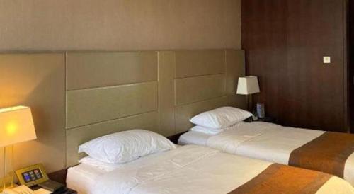 Ένα ή περισσότερα κρεβάτια σε δωμάτιο στο Xian Yohol Hotel