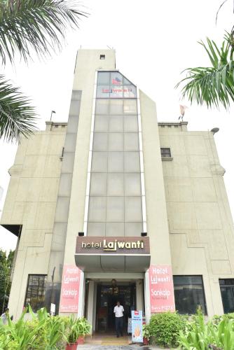 Η πρόσοψη ή η είσοδος του Hotel Lajwanti