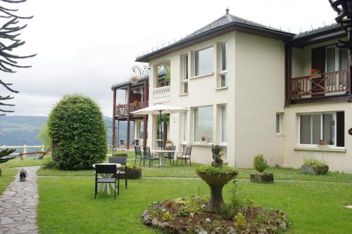 Φωτογραφία από το άλμπουμ του Hostellerie Saint Clément σε Vic-sur-Cere