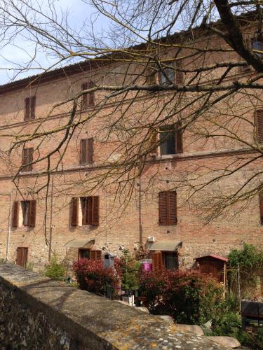 a large brick building with windows on the side of it at Borgo Rosia Holiday House in Rosia