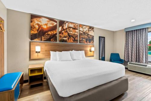 Days Inn by Wyndham Bainbridgeにあるベッド