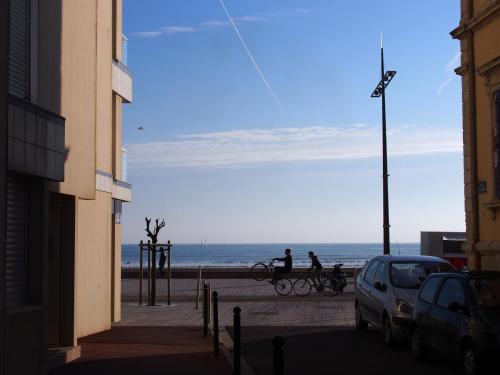 Bel appartement, 20m de la plage - Cour privée