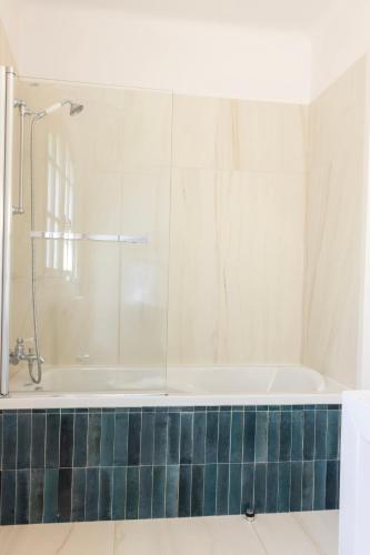 Un baño de Balamb Garden A Cinarchesa