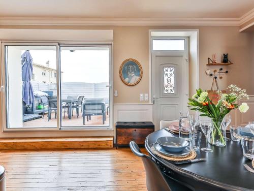 Posedenie v ubytovaní Chaleureux logement-centre ville-proche gare-plage