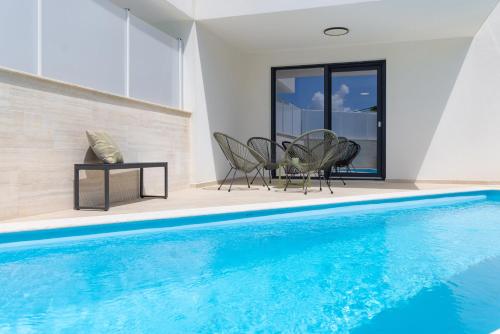 Hồ bơi trong/gần Villa Aurelia 4 with pool