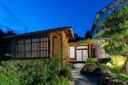 a japanese house with a garden in front of it at 箱根-湖月- 035h in Hakone