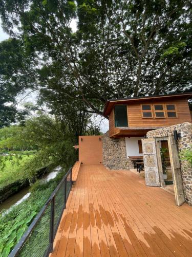 Edificio en el que se encuentra el hostal o pensión