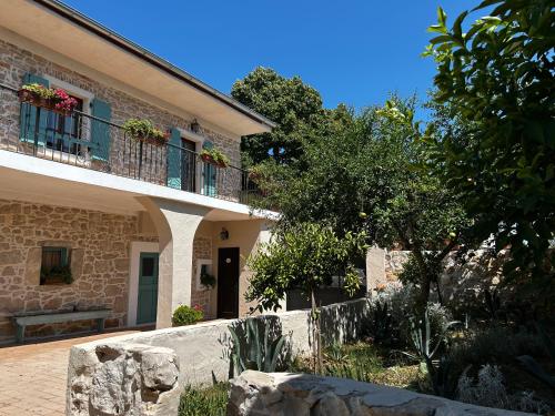 Božini dvori- Villa with Pool, Sauna , Jacuzzi and multifunkcional sport Court