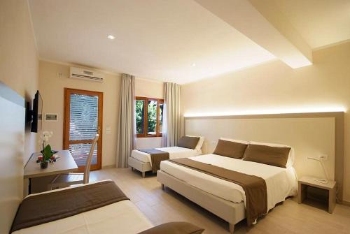Кровать или кровати в номере Hotel La Perla Del Golfo