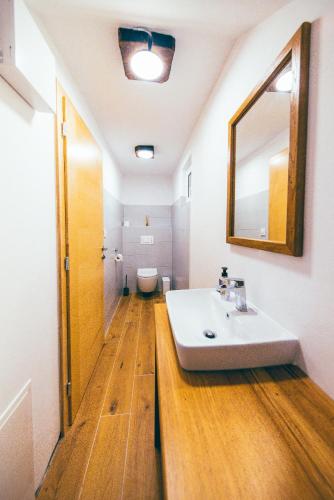 Ένα μπάνιο στο Apartment House VINARIA