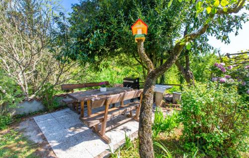 Κήπος έξω από το 4 Bedroom Beautiful Home In Sezana