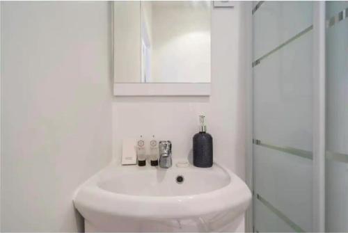 Photo de la galerie de l'établissement Studio Cosy proche de la Place de la Nation 2P, à Paris