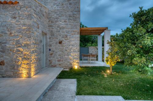 Κήπος έξω από το Petroulas Village