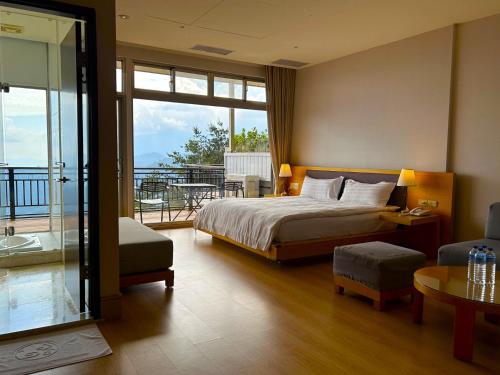 Una cama o camas en una habitación de 清境 雲的故鄉