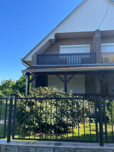 Balkón nebo terasa v ubytování Vikrics Apartman