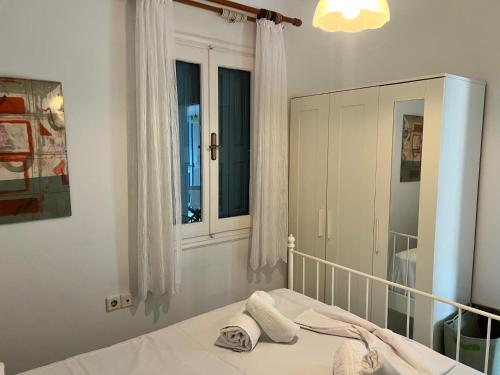 Ένα ή περισσότερα κρεβάτια σε δωμάτιο στο Villa Dimosthenis