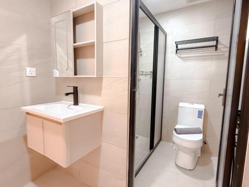 a bathroom with a toilet and a sink and a shower at Resandau Stay Ipoh - Nearby Ipoh Town - Private Car Park and Lift - Whole unit & Coliving in Ipoh
