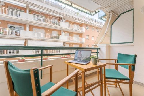 Cambrils Apartment with Rooftop Pool - AC & Just 50m from Beach!