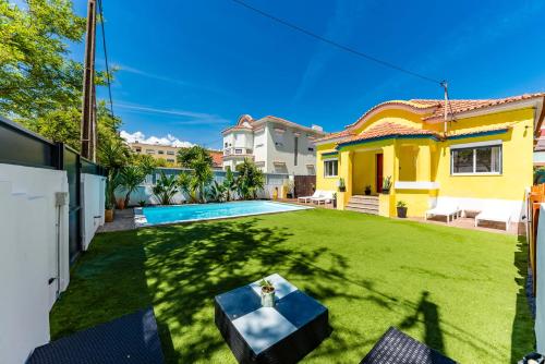 Πισίνα στο ή κοντά στο Kali Vice Surf Villa