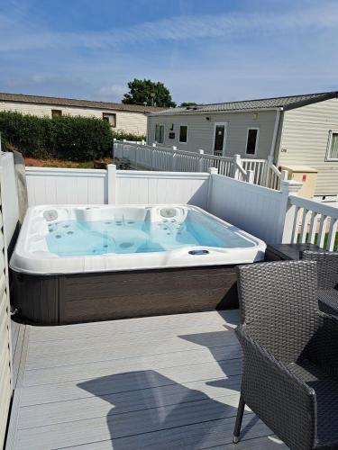 a hot tub sitting on top of a deck at Tranquil Lodge Retreat in Paignton in Paignton
