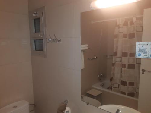 Un baño de Hotel Condestable