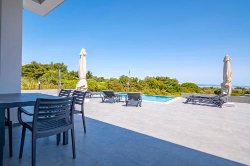 Πισίνα στο ή κοντά στο Continent Villas