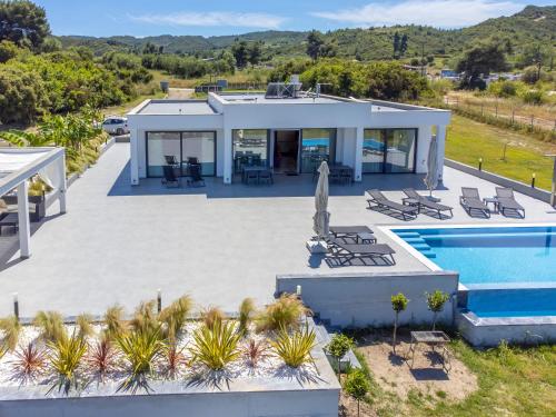 Πισίνα στο ή κοντά στο Continent Villas