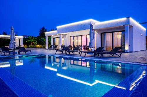 Πισίνα στο ή κοντά στο Continent Villas