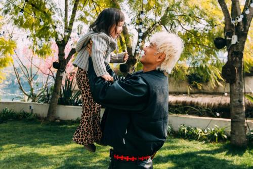 a man holding a woman in a park at YueLore Retreat in Ta-mien-chen