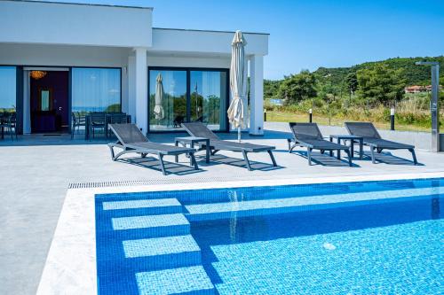 Πισίνα στο ή κοντά στο Continent Villas